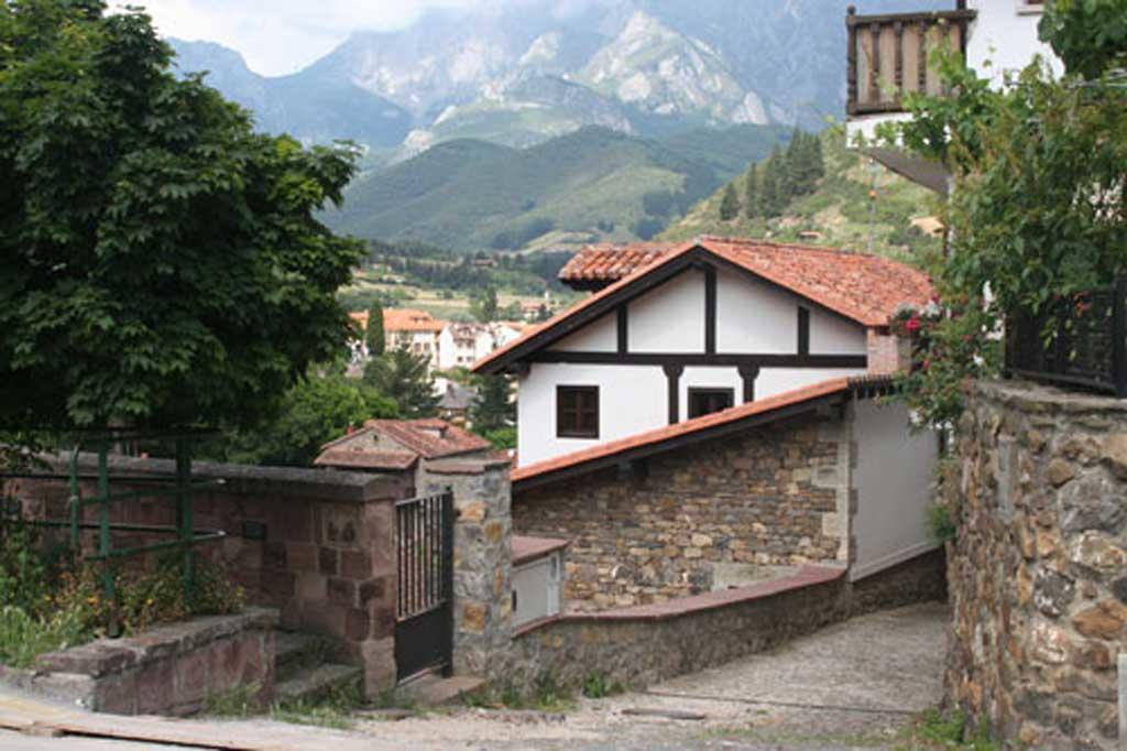 Apartamentos Casa De La Abuela Potes Bagian luar foto